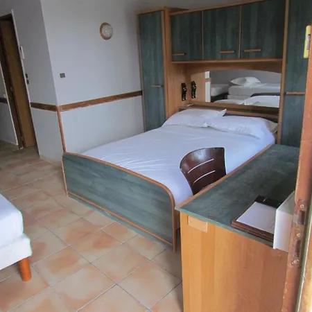 Kapszulahotel Rocade Capsule *